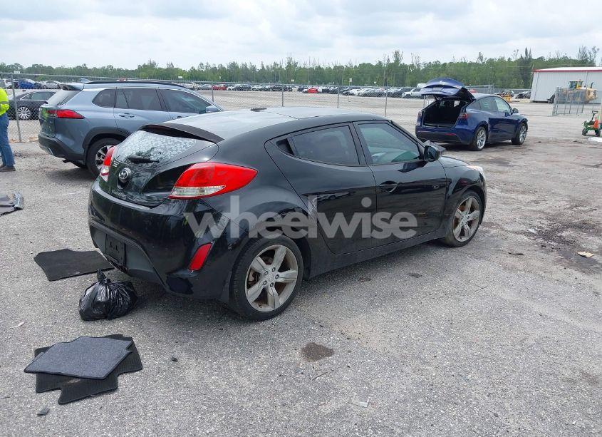 Photo 4 of 2013 Hyundai Veloster BASE W/BLACK (VIN KMHTC6AD9DU126036)