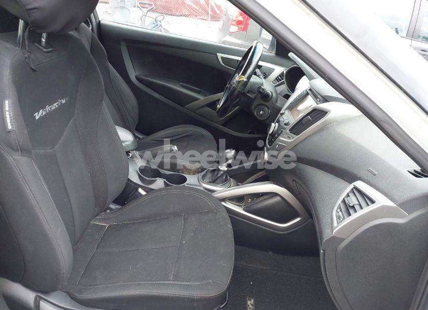 Photo 5 of 2013 Hyundai Veloster BASE W/BLACK (VIN KMHTC6AD9DU155259)