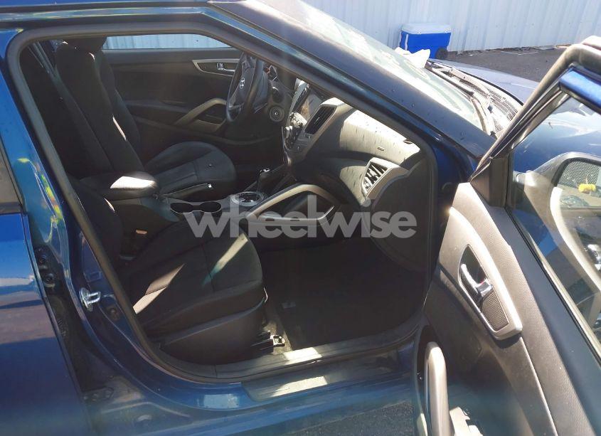 Photo 5 of 2016 Hyundai Veloster (VIN KMHTC6AD9GU303186)