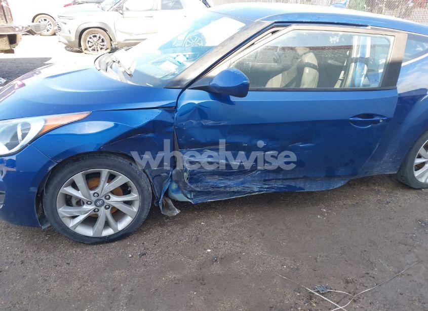 Photo 6 of 2016 Hyundai Veloster (VIN KMHTC6AD9GU303186)