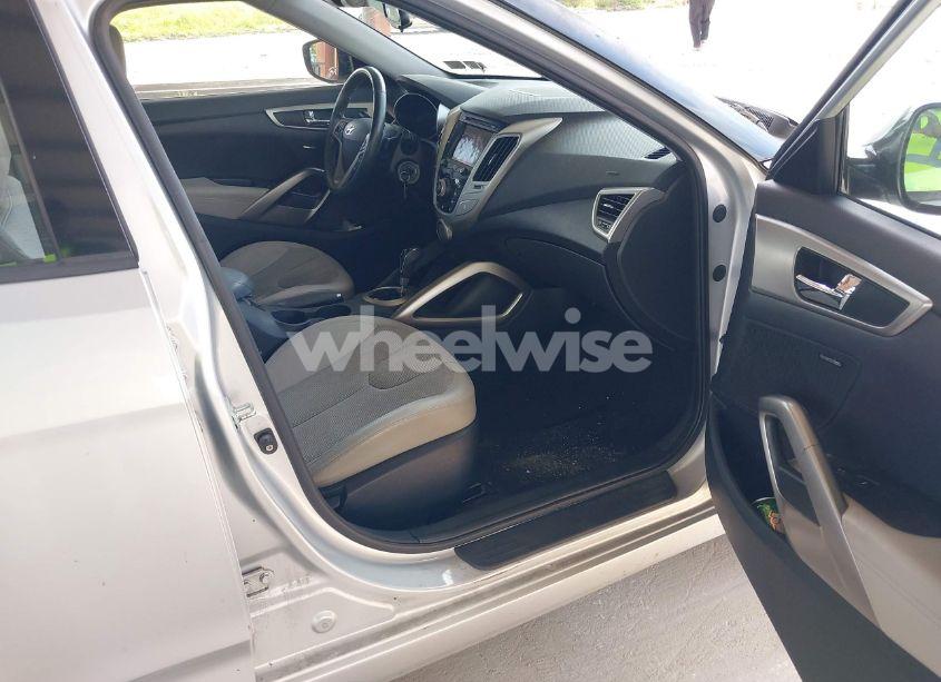 Photo 5 of 2012 Hyundai Veloster BASE W/GRAY (VIN KMHTC6ADXCU056898)