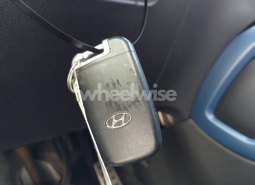 Photo 11 of 2013 Hyundai Veloster TURBO W/BLUE (VIN KMHTC6AE0DU137922)