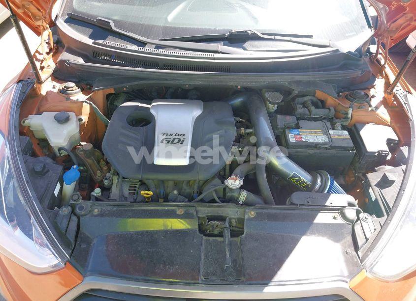 Photo 10 of 2016 Hyundai Veloster TURBO (VIN KMHTC6AE0GU262472)