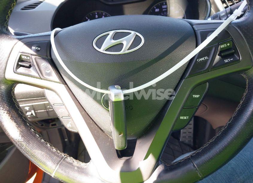 Photo 11 of 2016 Hyundai Veloster TURBO (VIN KMHTC6AE0GU262472)