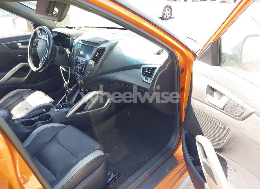 Photo 5 of 2016 Hyundai Veloster TURBO (VIN KMHTC6AE0GU262472)