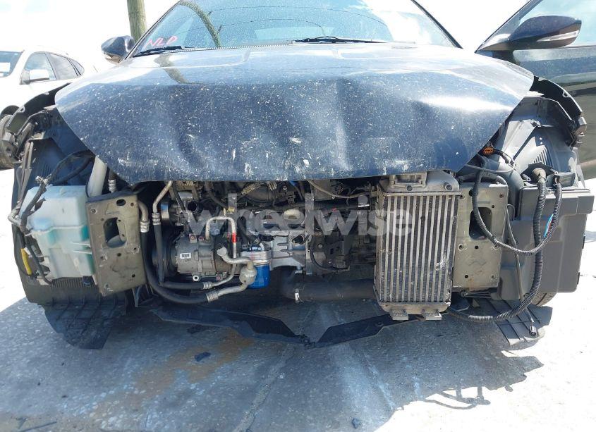 Photo 6 of 2016 Hyundai Veloster TURBO (VIN KMHTC6AEXGU281207)