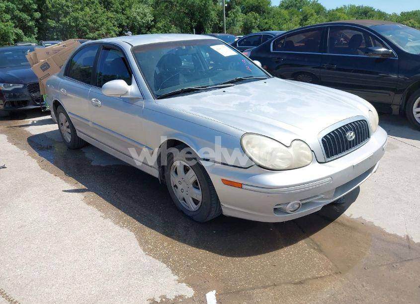 2004 Hyundai Sonata (VIN KMHWF25H04A033563) main photo