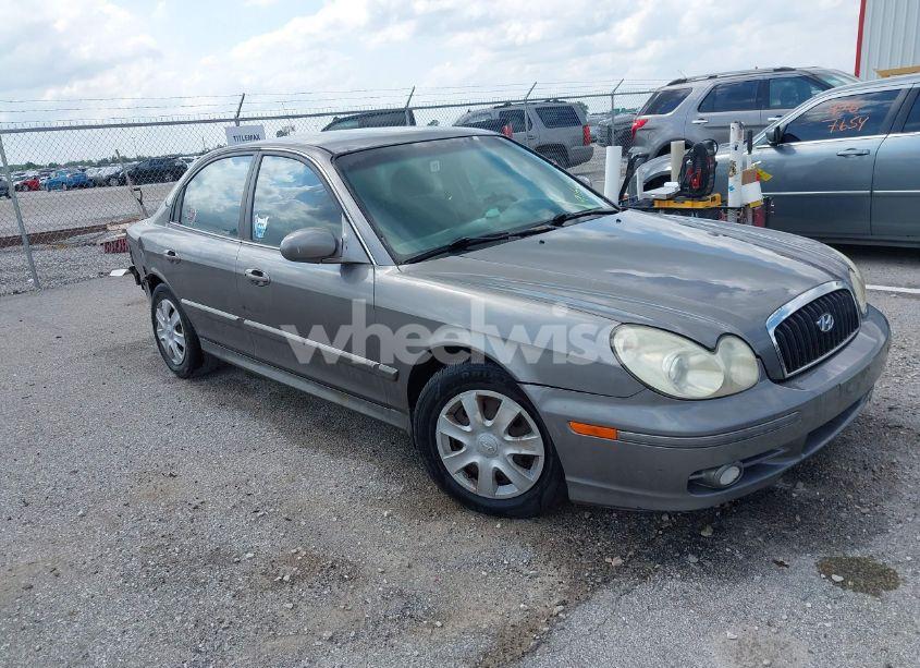 2004 Hyundai Sonata (VIN KMHWF25S84A915690) main photo