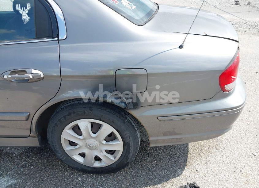 Photo 6 of 2004 Hyundai Sonata (VIN KMHWF25S84A915690)