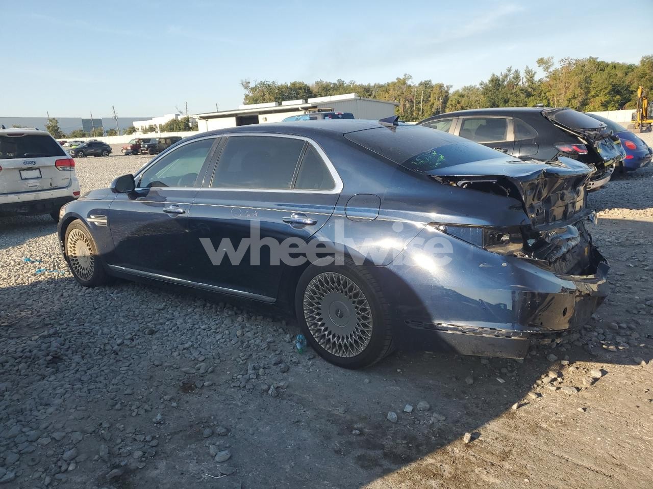 Photo 2 of 2020 GENESIS G90 PREMIUM (VIN KMTF34PA8LU076409)