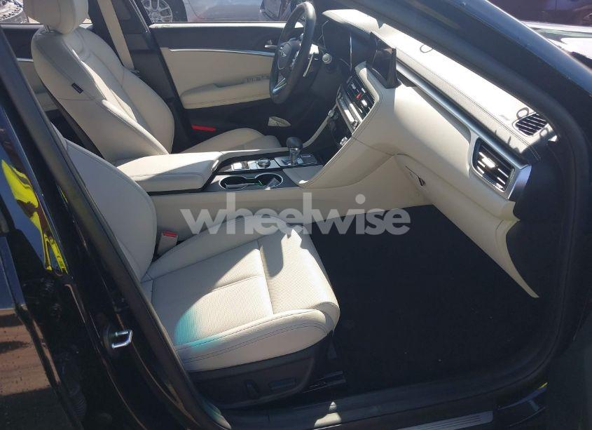 Photo 5 of 2025 Genesis G70 2.5T RWD (VIN KMTG34SC9SU153977)