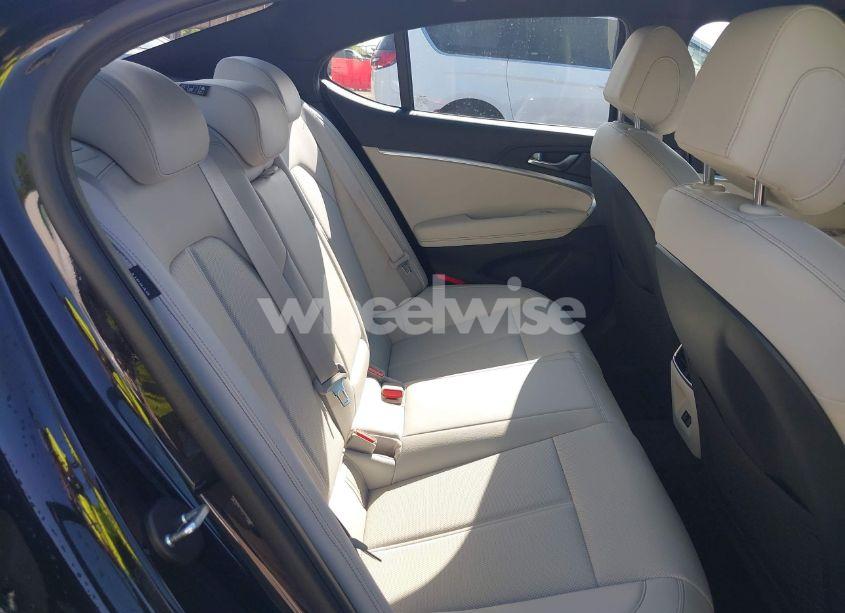 Photo 8 of 2025 Genesis G70 2.5T RWD (VIN KMTG34SC9SU153977)