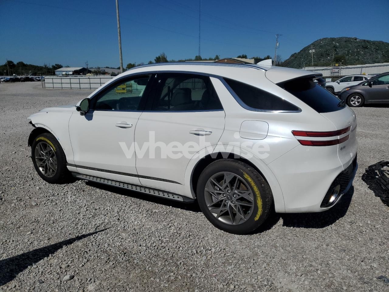 Photo 2 of 2025 GENESIS GV70 BASE (VIN KMUMADTB3SU214220)