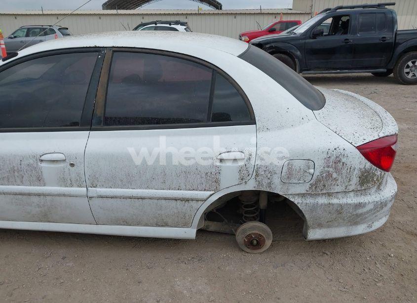 Photo 6 of 2002 Kia Rio (VIN KNADC123326189892)