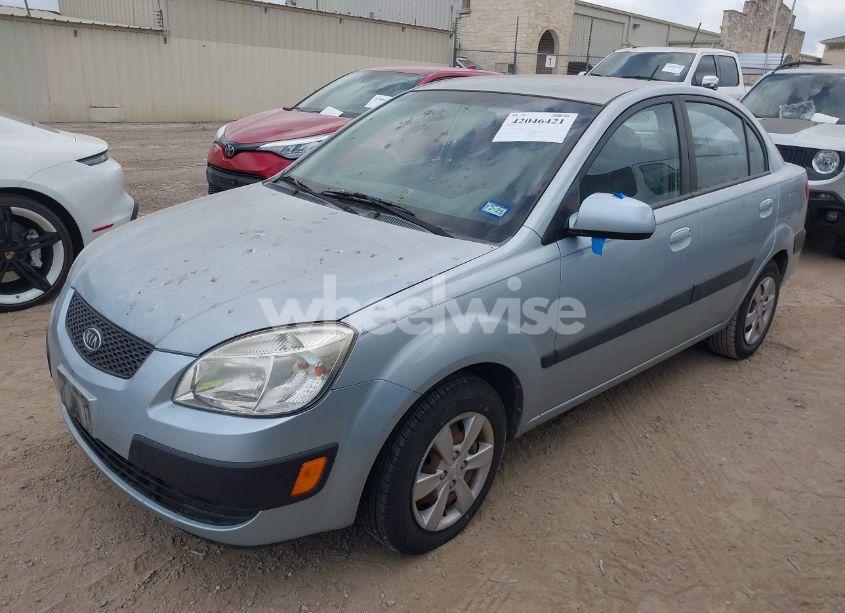 Photo 2 of 2008 Kia Rio LX (VIN KNADE123586426952)