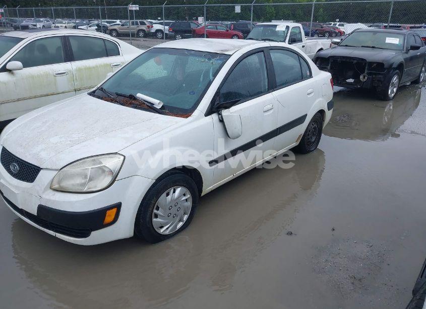 Photo 2 of 2007 Kia Rio LX (VIN KNADE123676238603)