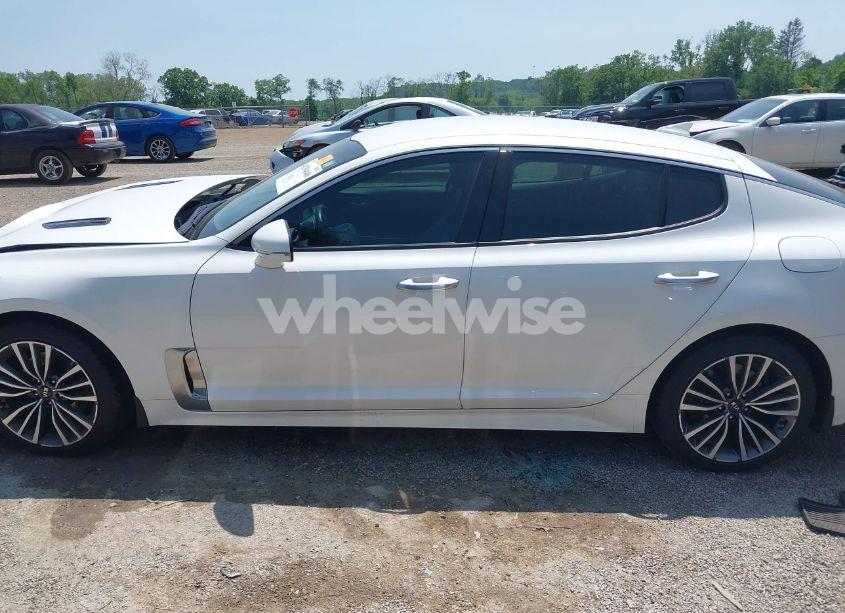 Photo 14 of 2019 Kia Stinger (VIN KNAE15LAXK6046596)