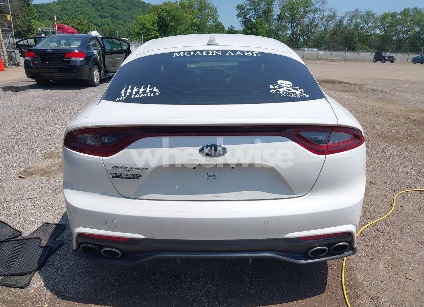 Photo 16 of 2019 Kia Stinger (VIN KNAE15LAXK6046596)