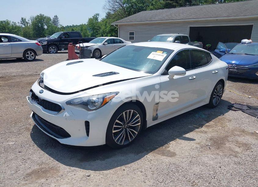 Photo 2 of 2019 Kia Stinger (VIN KNAE15LAXK6046596)