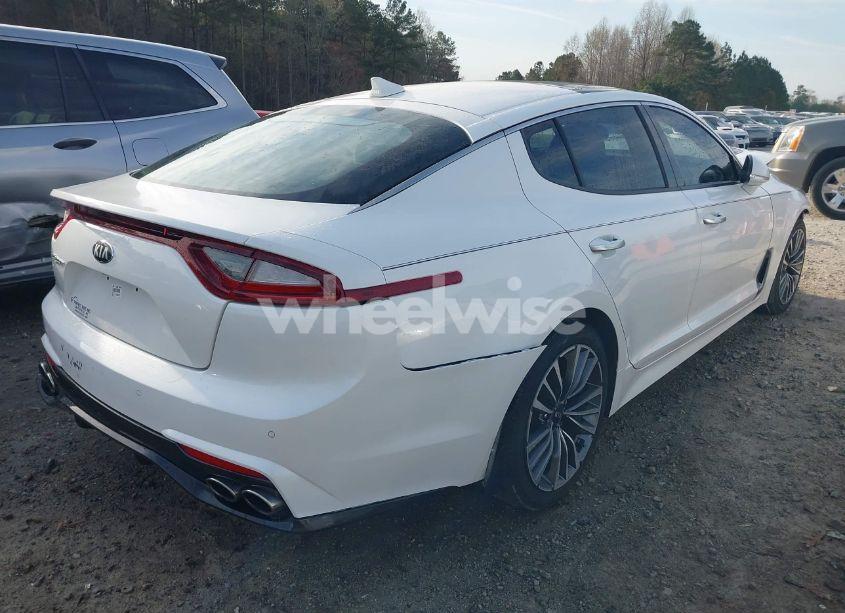 Photo 4 of 2018 Kia Stinger PREMIUM (VIN KNAE25LA8J6024849)