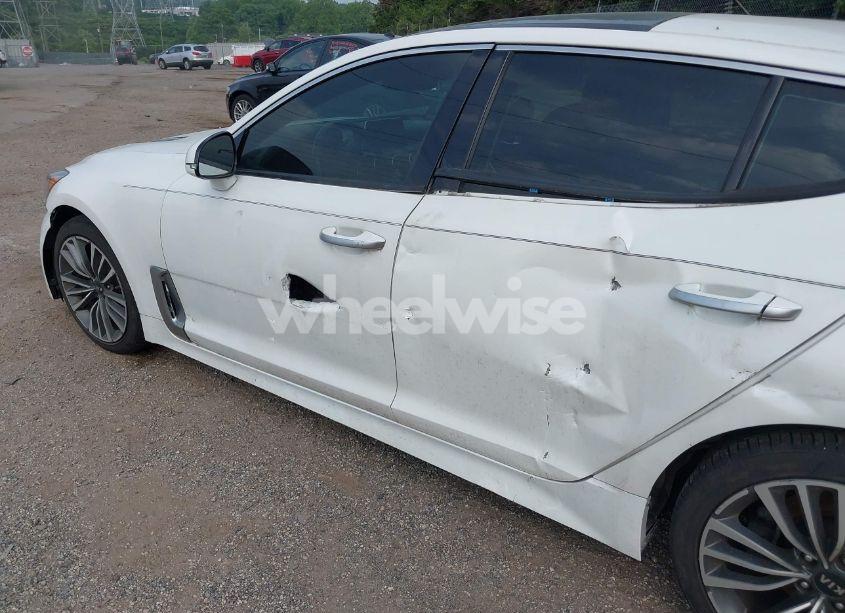 Photo 6 of 2018 Kia Stinger PREMIUM (VIN KNAE25LAXJ6015022)