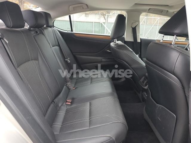 Photo 3 of 2019 LEXUS ES 300H (VIN KNAF241CMK5024329)