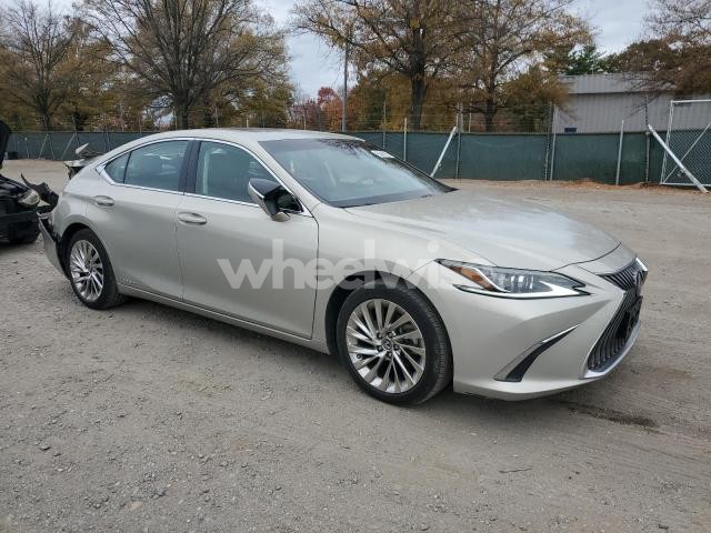 Photo 4 of 2019 LEXUS ES 300H (VIN KNAF241CMK5024329)