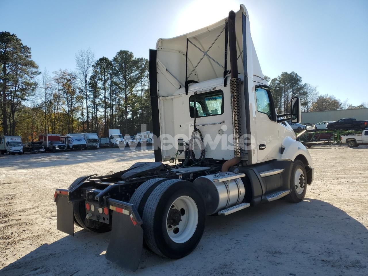 Photo 4 of 2017 KENWORTH T680 SEMI TRUCK (VIN KNAF45A70L5060470)