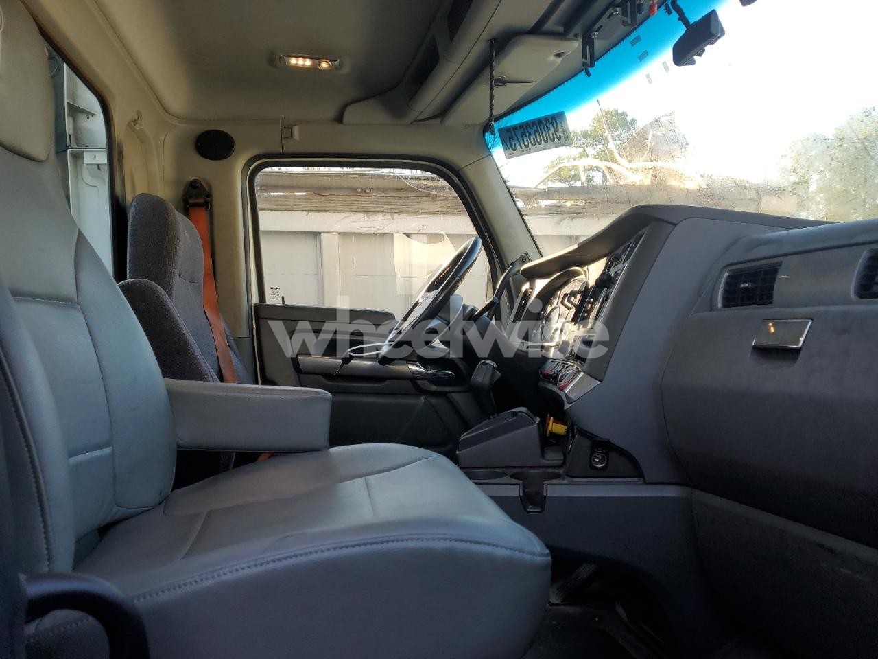 Photo 5 of 2017 KENWORTH T680 SEMI TRUCK (VIN KNAF45A70L5060470)