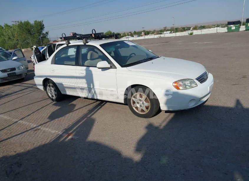 2002 Kia Spectra LS (VIN KNAFB121825132605) main photo
