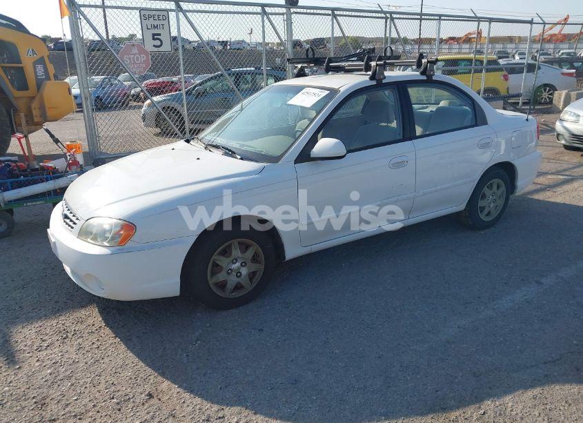Photo 2 of 2002 Kia Spectra LS (VIN KNAFB121825132605)