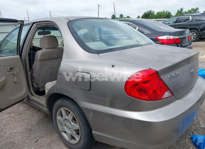 Photo 3 of 2002 Kia Spectra LS (VIN KNAFB121825151638)