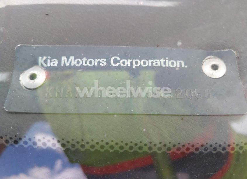 Photo 9 of 2001 Kia Spectra GS/GSX (VIN KNAFB161015032068)