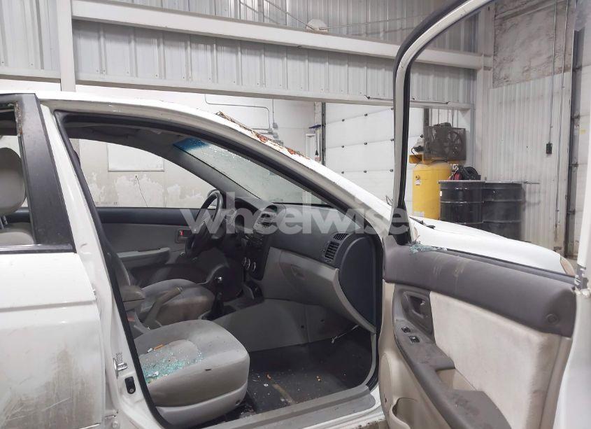 Photo 5 of 2008 Kia Spectra LX (VIN KNAFE121085566646)