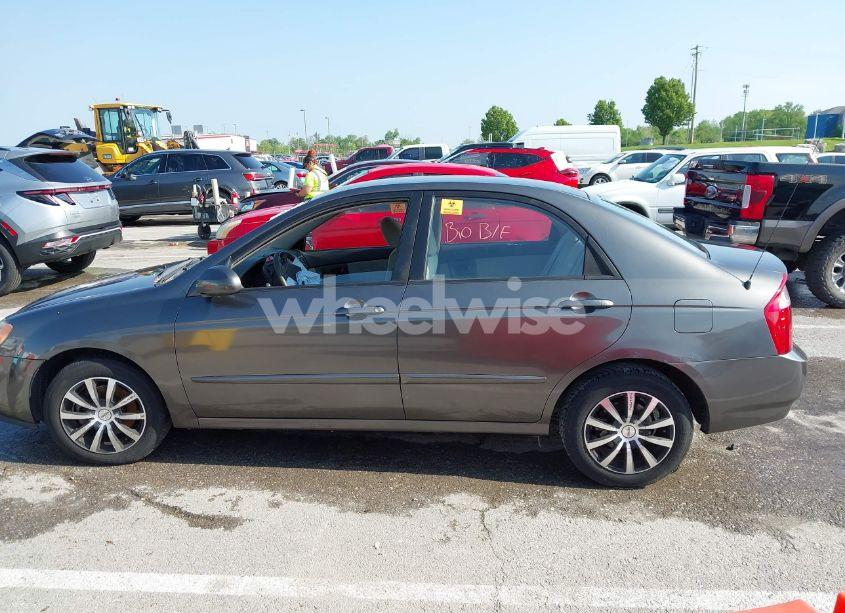 Photo 14 of 2005 Kia Spectra EX/LX/SX (VIN KNAFE121155139214)