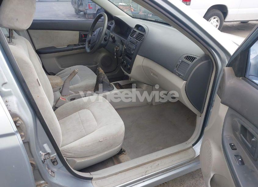 Photo 5 of 2005 Kia Spectra EX/LX/SX (VIN KNAFE121755142490)