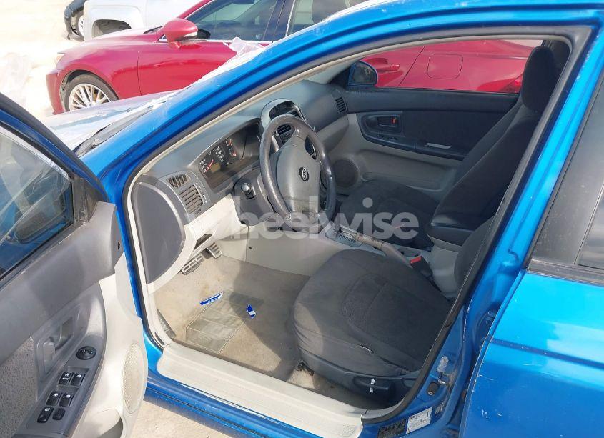 Photo 5 of 2005 Kia Spectra5 (VIN KNAFE161355144800)