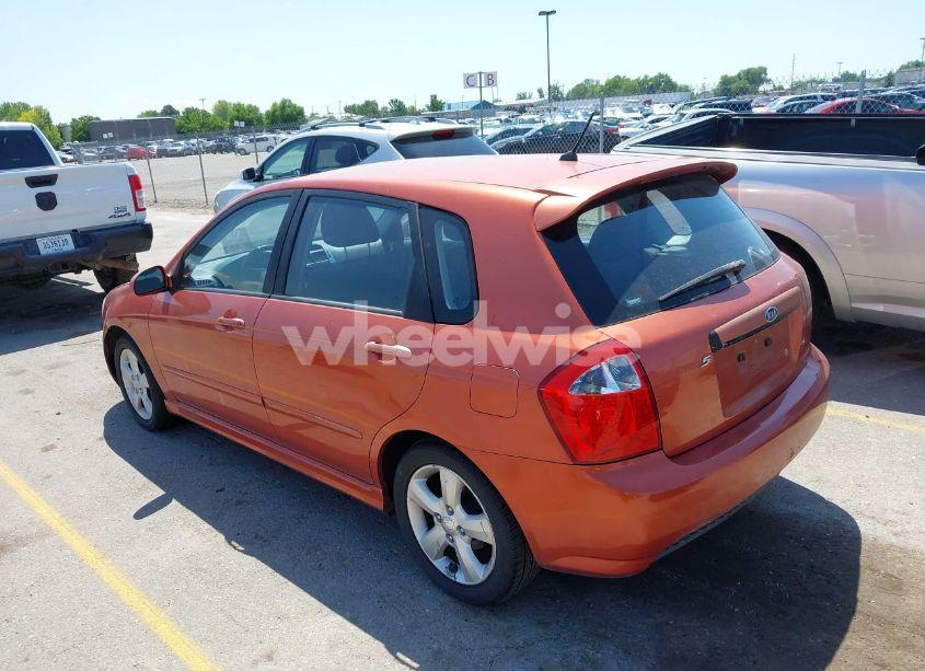 Photo 3 of 2008 Kia Spectra5 SX (VIN KNAFE161585016465)