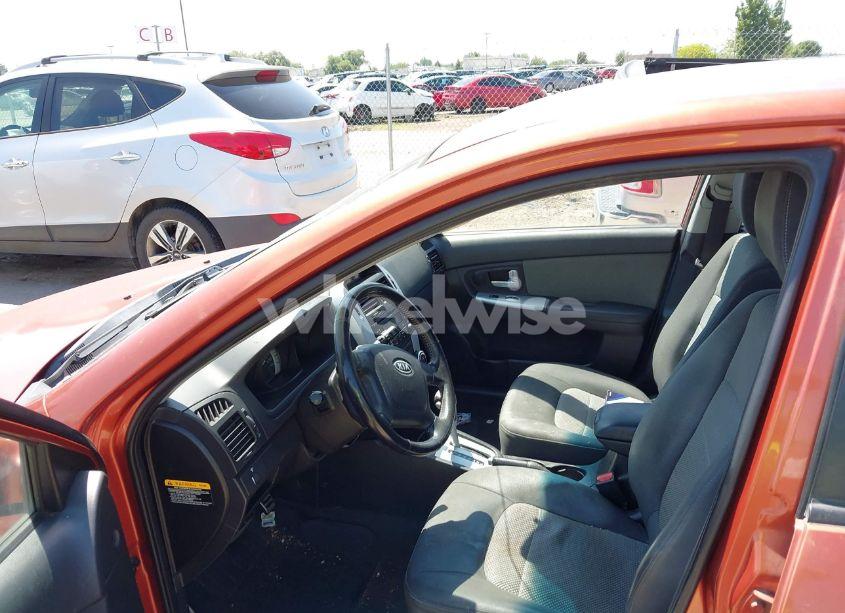 Photo 5 of 2008 Kia Spectra5 SX (VIN KNAFE161585016465)