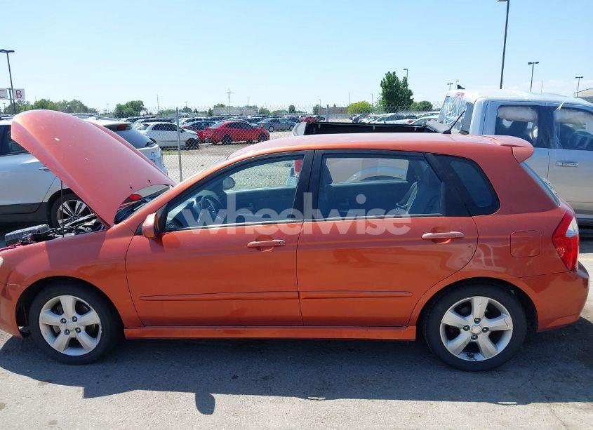 Photo 6 of 2008 Kia Spectra5 SX (VIN KNAFE161585016465)