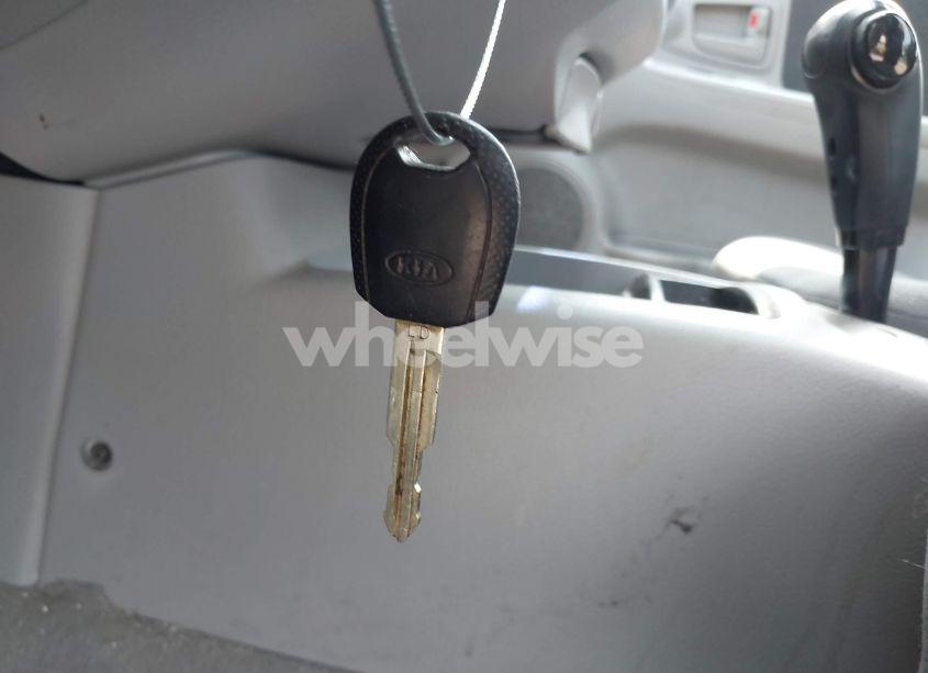 Photo 11 of 2006 Kia Spectra5 (VIN KNAFE161X65346986)