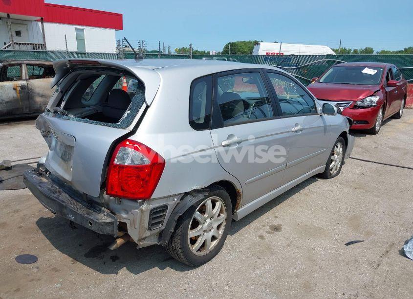 Photo 4 of 2006 Kia Spectra5 (VIN KNAFE161X65346986)