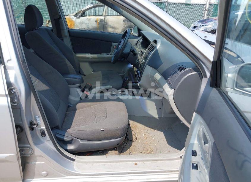 Photo 5 of 2006 Kia Spectra5 (VIN KNAFE161X65346986)