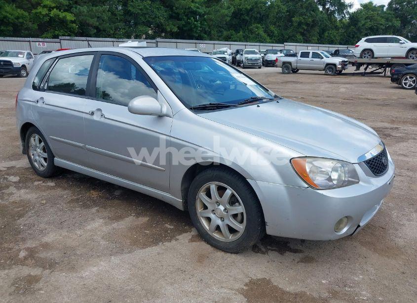 2006 Kia Spectra5 (VIN KNAFE161X65369717) main photo