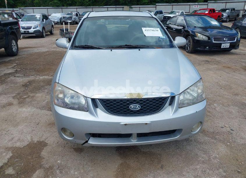 Photo 6 of 2006 Kia Spectra5 (VIN KNAFE161X65369717)