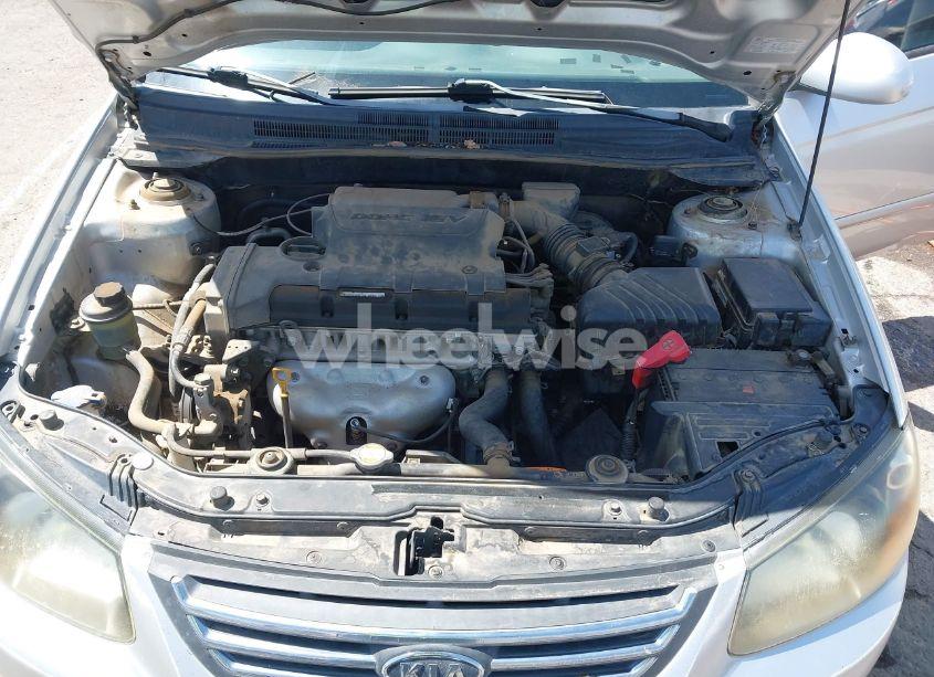 Photo 10 of 2009 Kia Spectra LX (VIN KNAFE221295647610)