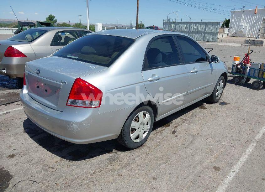 Photo 4 of 2009 Kia Spectra LX (VIN KNAFE221295647610)