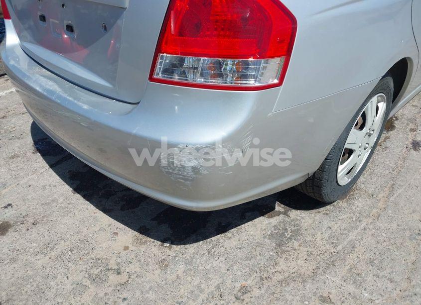 Photo 6 of 2009 Kia Spectra LX (VIN KNAFE221295647610)