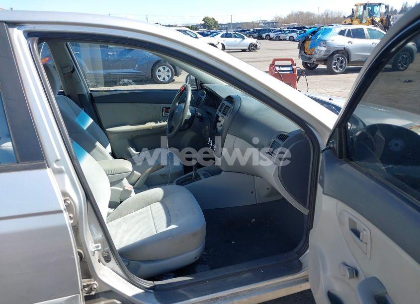 Photo 5 of 2009 Kia Spectra EX (VIN KNAFE221395666845)