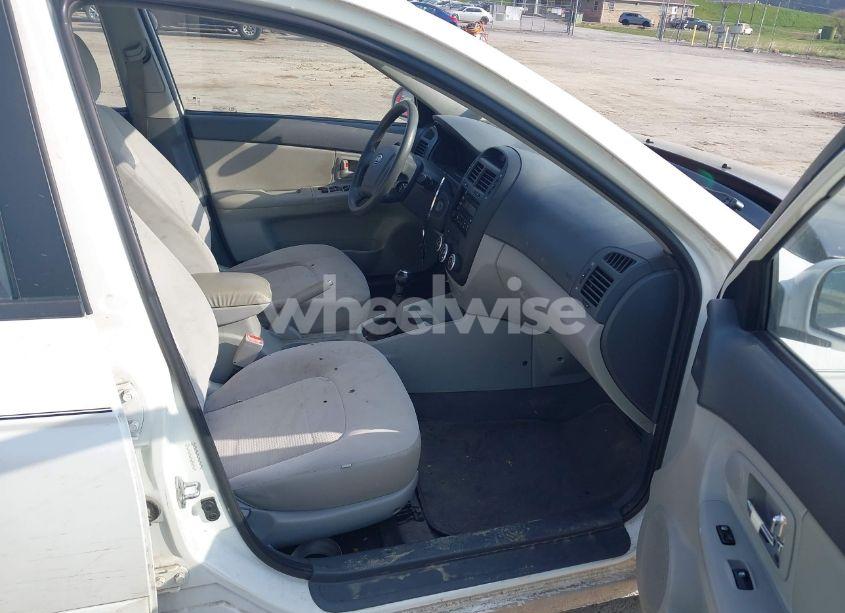 Photo 5 of 2009 Kia Spectra EX (VIN KNAFE221895630973)